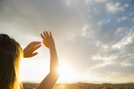 احذر- أمراض تصيب العين بسبب أشعة الشمس