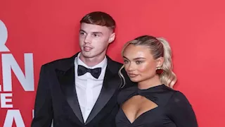 "لم أطلب الزواج منه".. صديقة كول بالمر تخرج عن صمتها بعد انفصالهما 