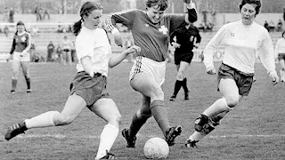 اللعب مع الجنس الآخر.. الاتحاد الإنجليزي يفرض نظاماً جديداً لتطوير الكرة النسائية