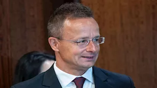 وزير الخارجية الهنغاري: لم ولن تزود أوكرانيا بالأسلحة في المستقبل