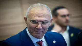 سفير إسرائيل في الإمارات يثير جدلًا بسبب سلوك "غير لائق"