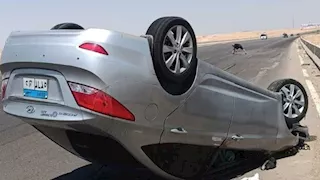 بسبب انفجار الإطار.. إصابة 3 أشخاص في انقلاب سيارة بطريق السخنة