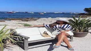 يارا السكري بإطلالة أنيقة.. ما سر ارتدائها قبعة باللون الأبيض؟