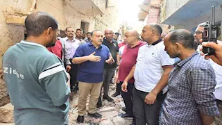 جثة و3 مصابين.. محافظ أسيوط يتفقد موقع عقار الفواخير المنهار– فيديو وصور