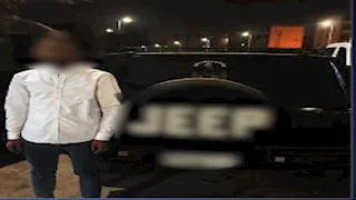 طفل يقود سيارة ملاكي بالقاهرة.. ووالده: "بعلمه السواقة"