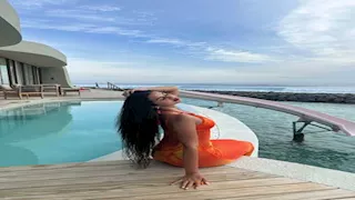 "على متن يخت".. منة عرفة تنشر صورا جديدة من رحلتها في المالديف 