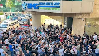 كارمن لبس أول الحاضرين لوداع زياد الرحباني في كنيسة رقاد السيدة