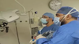 جراحة دقيقة بالمنظار تُعيد الأمل لمريض فقد بصره بمجمع الإسماعيلية الطبي