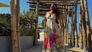 رانيا منصور تخطف الأنظار بإطلالة جريئة بالمصيف.. والجمهور يعلق (صور)