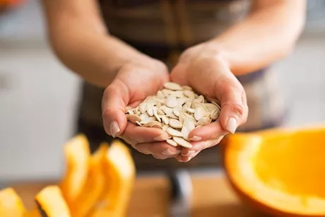 تعانين من تكيسات المبايض؟- تناولي هذه البذور للشفاء