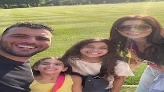 بصورها مع بيكهام ورونالدو.. عماد متعب يحتفل بعيد ميلاد ابنته