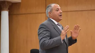  محافظ بورسعيد يطلب من المواطنين المشاركة بانتخابات مجلس الشيوخ 