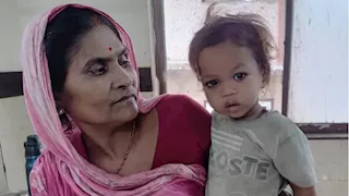 الطفل "الأعجوبة" الذي عضّ أفعى كوبرا حتى الموت