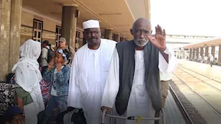بالصور- 1000 سودانى يصلون أسوان فى طريق عودتهم للوطن