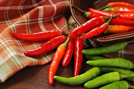 الفلفل الأخضر أم الأحمر.. أيهما أفضل على الصحة؟