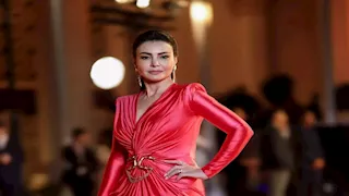 بملابس البحر.. دينا فؤاد تخطف الأنظار والجمهور يعلق: "غزالة"