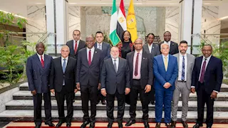 محافظ المركزي يستقبل نظيره النيجيري في جولة بدار طباعة النقد بالعاصمة الإدارية