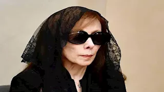 لليوم الثاني فيروز تتلقى عزاء نجلها الراحل زياد الرحباني