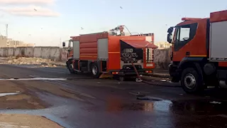 السيطرة على حريق بأرض فضاء في محرم بك بالإسكندرية - صور