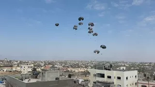 الإمارات تواصل الإسقاط الجوي للمساعدات فوق غزة