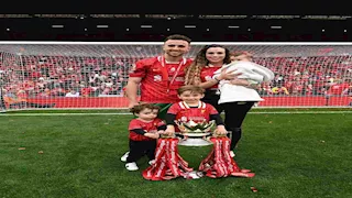 حضور زوجته وصورته على الغلاف.. تكريم ديوجو جوتا خلال مباراة ليفربول وبورنموث