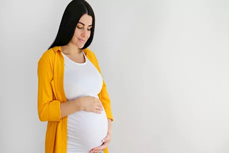 ماذا يحدث للحامل عند شرب عصير الأملا بالعسل؟