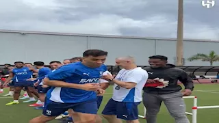 8 صور من استقبال نجوم الهلال لعبدالرزاق حمدالله في معسكر أمريكا