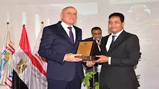 مكتبة مصر العامة تكرم محافظ الأقصر احتفالًا بمرور عام على توليه منصبه