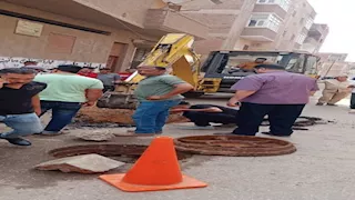 هبوط أرضي مفاجئ في المنوفية يكشف كسرًا بخط الصرف الصحي -صور 