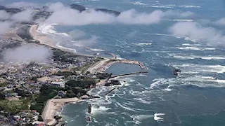 أمواج تسونامي تبدأ بضرب سواحل فرنسا