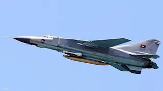 الجيش الليبي يشن غارات جوية على مواقع تجار البشر