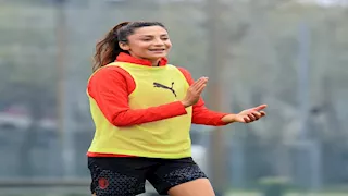 "مساعدة الفتيات وأفضل طبيبة".. لاعبة ميلان تكشف  لمصراوي أهدافها بعد اعتزال كرة القدم