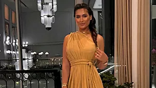 هاجر أحمد تتألق بفستان أصفر في أحدث جلسة تصوير