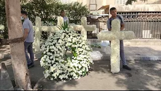 وصول جثمان الفنان لطفي لبيب إلى كنيسة مارمرقس بمصر الجديدة