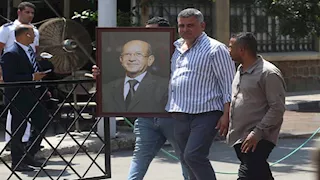 وداع مهيب للفنان لطفي لبيب من كنيسة مارمرقس بحضور نجوم الفن