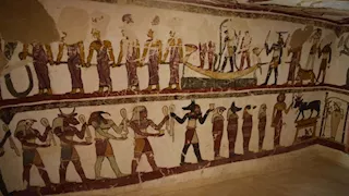 رسومات مذهلة ومعتقدات مزدوجة في مقبرة عمرها 2000 عام -صور 