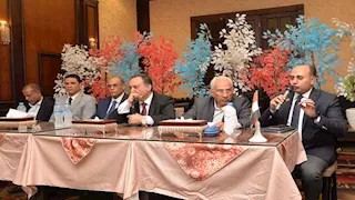 محافظ أسيوط يلتقي أعضاء نادي المحافظة الرياضي: "لا مساس بحقوق أحد"