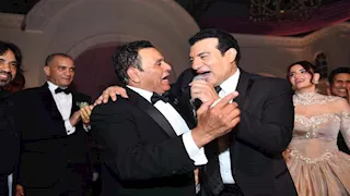 بالصور| محمد فؤاد يغني في حفل زفاف ابنته مع إيهاب توفيق  