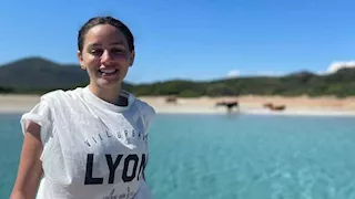 بـ"شورت وسط البحر"..جميلة عوض  تستمتع بإجازة الصيف والجمهور يعلق