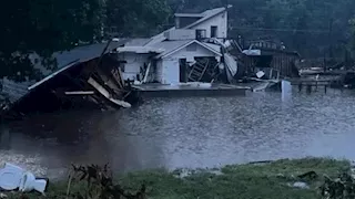 مقتل 24 شخصًا بفيضانات تكساس وفقدان أكثر من 20 طفلة