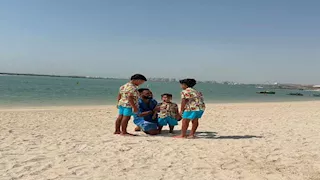 10 صور لحسين الشحات مع أولاده في المصيف