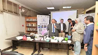 محافظ أسيوط يتفقد فعاليات مبادرة "بإيدينا نصنع" بمكتبة مصر العامة