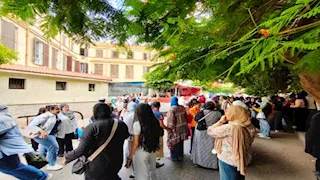 أولياء أمور: امتحان "الرياضيات البحتة" من النماذج الاسترشادية