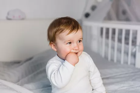 متى يصبح مص الإبهام خطرًا على صحة طفلك؟