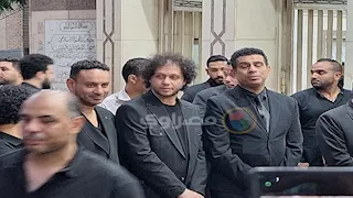 بالصور.. محمود الليثي ومطربي المهرجانات يقدمون واجب العزاء في أحمد عامر