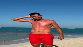 5 صور لياسر إبراهيم في المصيف مع نجله