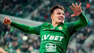 هل اقترب مهاجم كرايوفا الروماني من الأهلي؟.. وكيله يرد