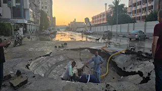 عودة حركة المرور بمحيط مجمع محاكم الإسماعيلية بعد إصلاح كسر ماسورة رئيسية