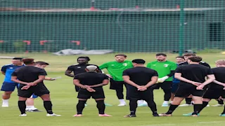 الصور الأولى لحارس الأهلي السابق في مران ناديه الجديد