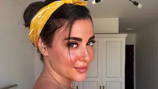 الجمال المصري.. ميرنا نور الدين تخطف الأنظار من أمام أبو الهول